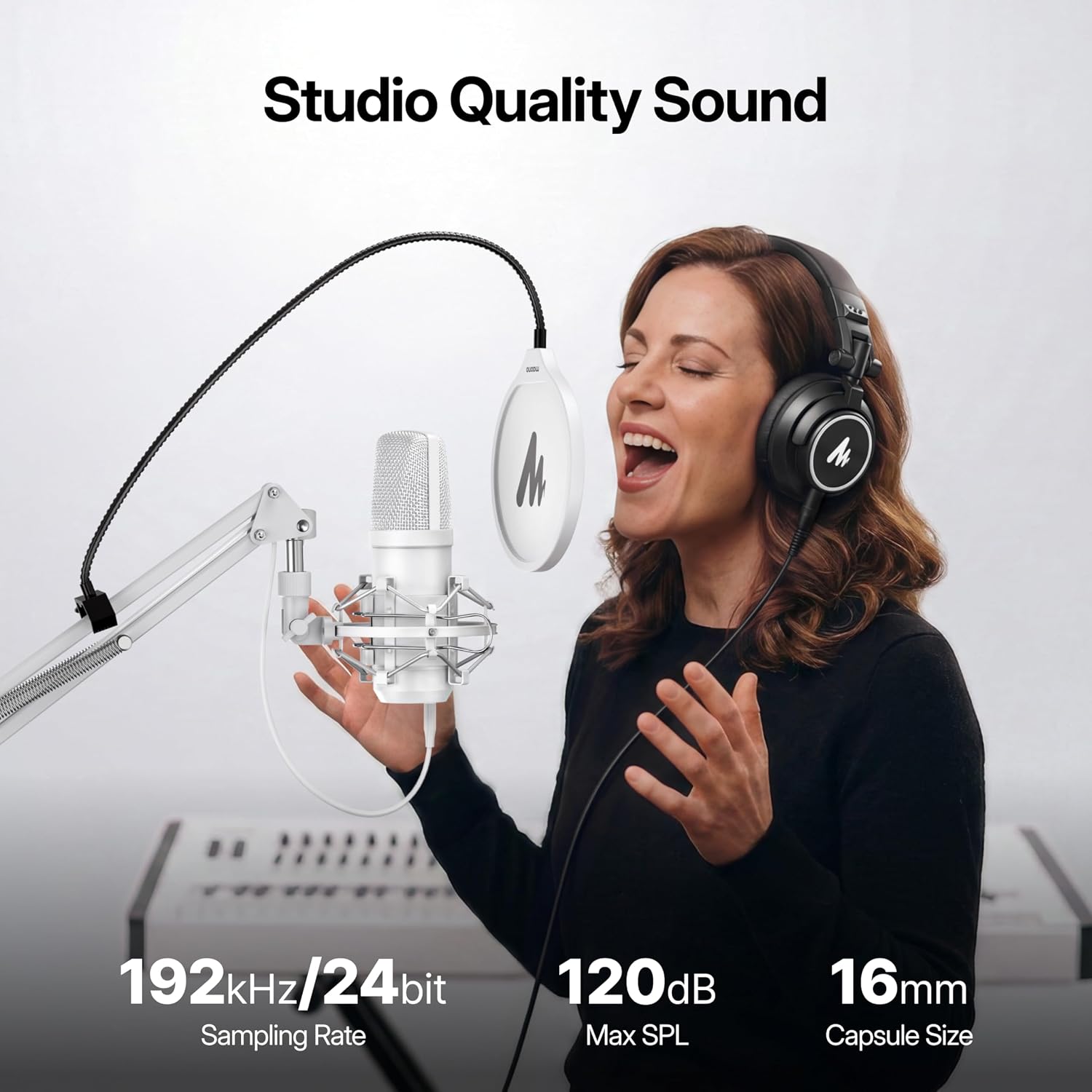 Podcaster using MAONO A04