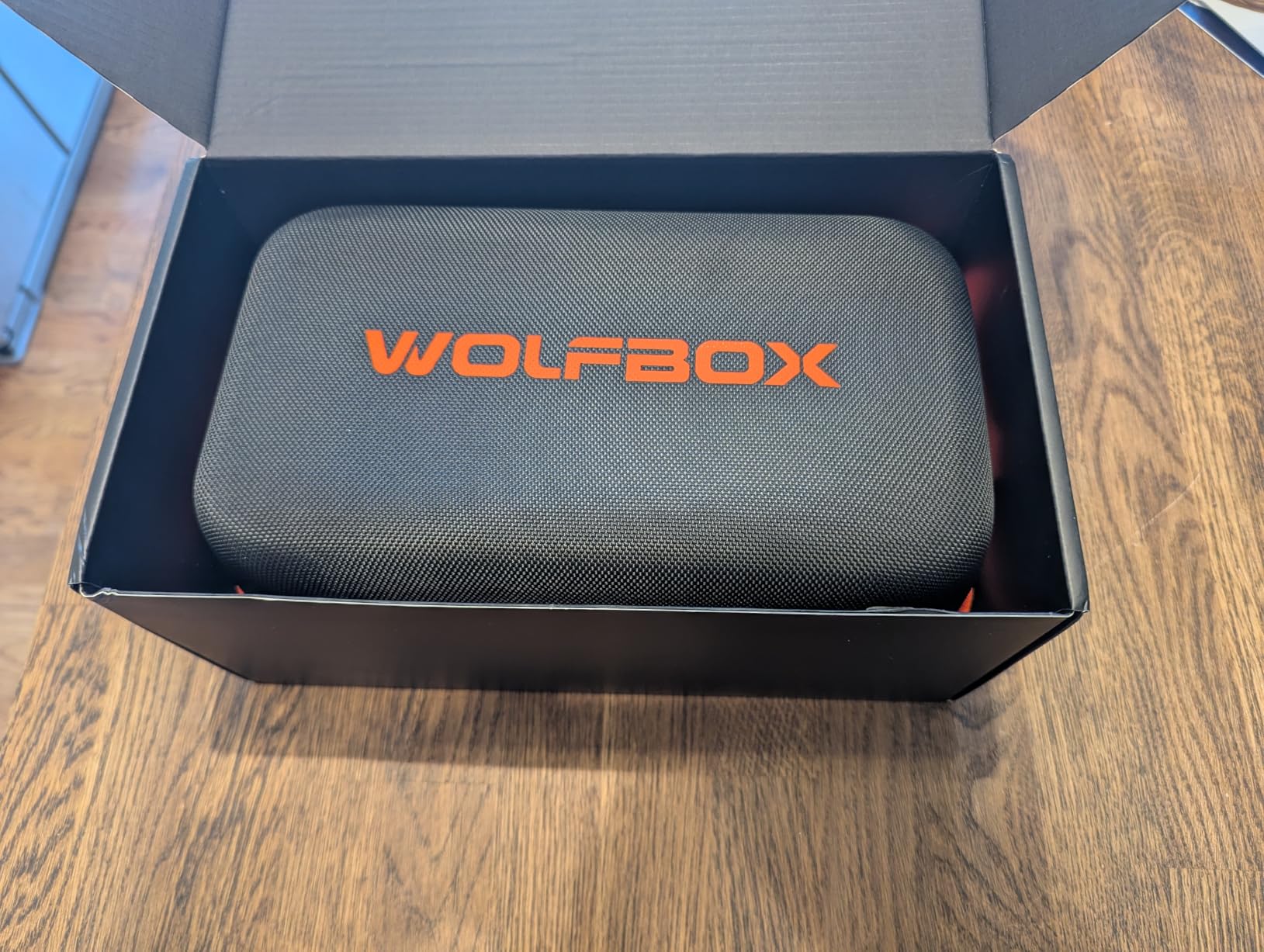 WOLFBOX MV16A 400 lumen LED work light